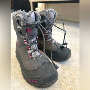 Girls size 6 Columbia waterproof boots. A tad dusty, but great shape.